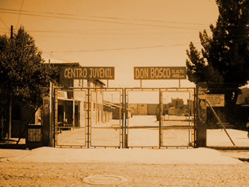 Puerta del Centro Juvenil
